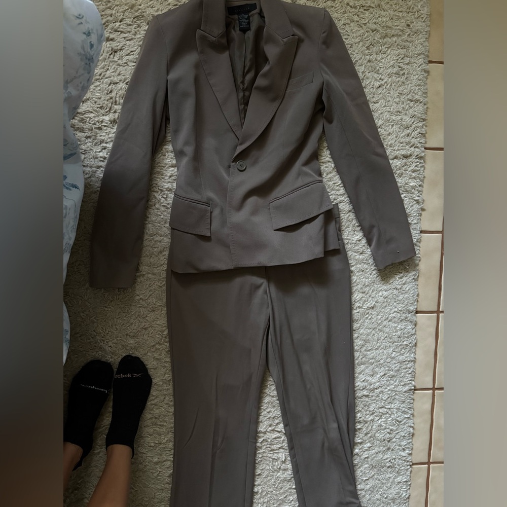 The limited pant suit set